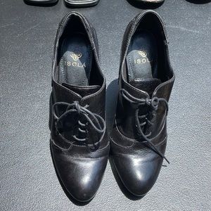 Isola ankle boots with laces! Size 8